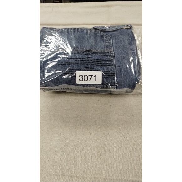 Wrangler Jean Shorts Mens 48 Blue Medium Wash Loose Belt Loop Worn Hem - Picture 12 of 12